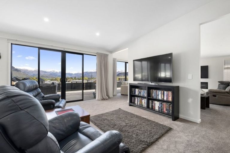 Photo of property in 2 Kereru Crescent, Wanaka, 9305