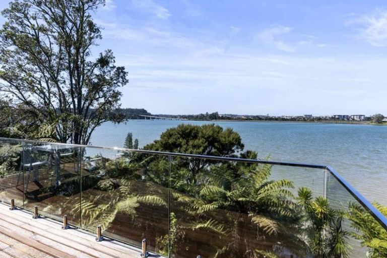 Photo of property in 27 Ferry Parade, Herald Island, Auckland, 0618