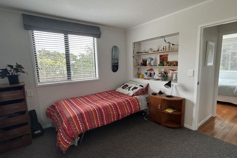 Photo of property in 56 Valley View Road, Glenfield, Auckland, 0629