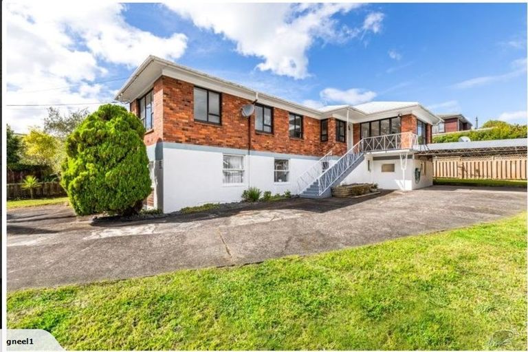 Photo of property in 12 Godley Road, Green Bay, Auckland, 0604