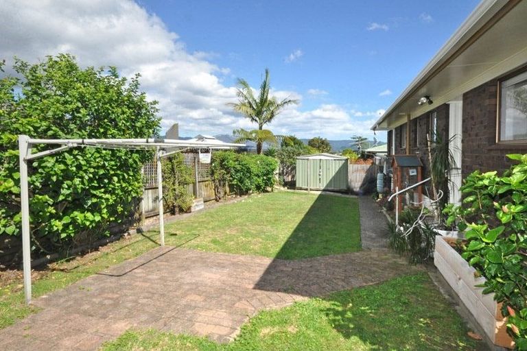 Photo of property in 2/13 Waitaki Street, Henderson, Auckland, 0612