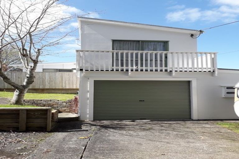 Photo of property in 14 Stottholm Road, Titirangi, Auckland, 0604