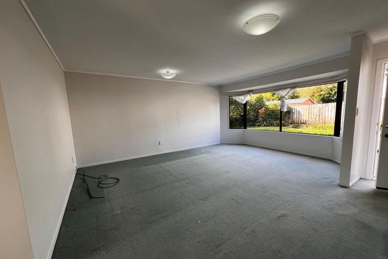 Photo of property in 3/4144 Great North Road, Glendene, Auckland, 0602