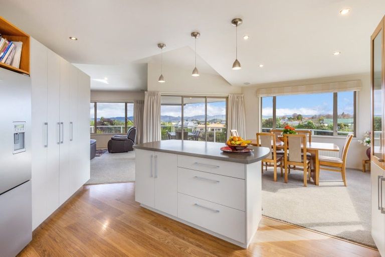 Photo of property in 19 Magnolia Rise, Waipahihi, Taupo, 3330