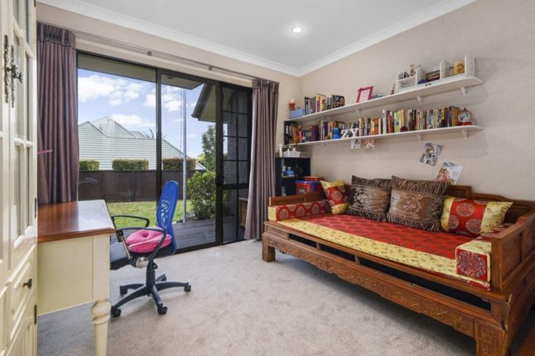 Photo of property in 70 Manor Park, Sunnyhills, Auckland, 2010