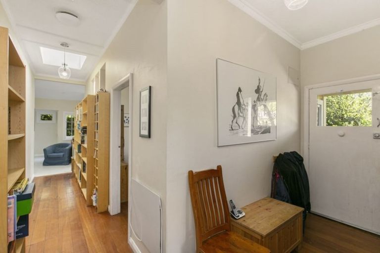 Photo of property in 90 Curtis Street, Northland, Wellington, 6012