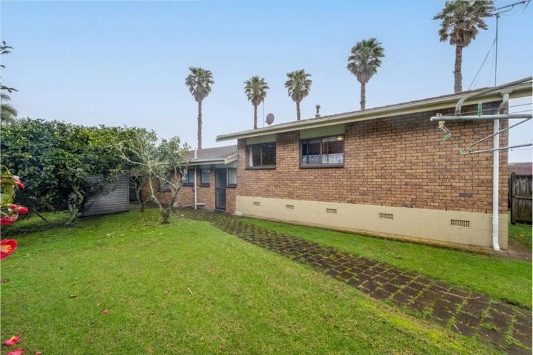 Photo of property in 22 Rogers Avenue, Eastern Beach, Auckland, 2012