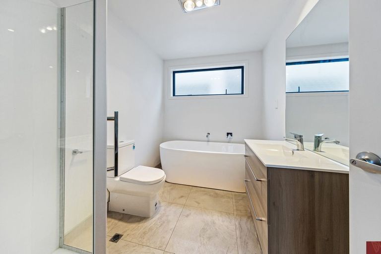 Photo of property in 9 Tapuwae Way, Mangere Bridge, Auckland, 2022