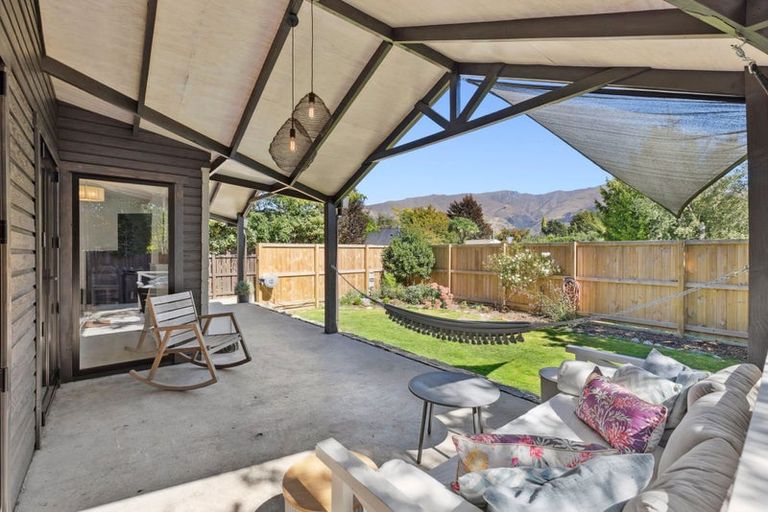 Photo of property in 22 Rata Street, Wanaka, 9305