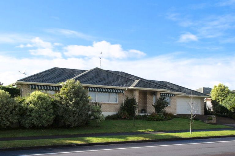 Photo of property in 96 Golfland Drive, Golflands, Auckland, 2013