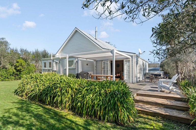 Photo of property in 102 Jellicoe Street, Martinborough, 5711