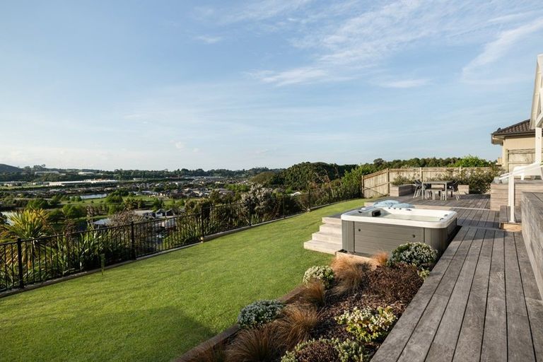 Photo of property in 7 Broadwater Close, Pyes Pa, Tauranga, 3112