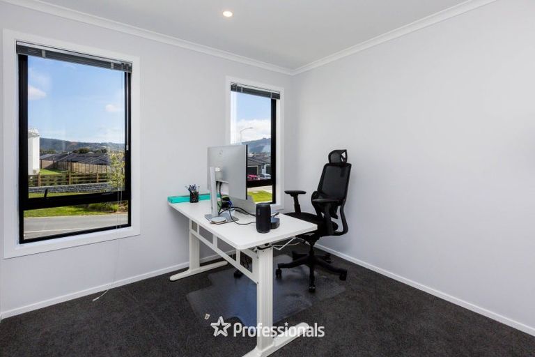 Photo of property in 2 Dahl Drive, Wallaceville, Upper Hutt, 5018