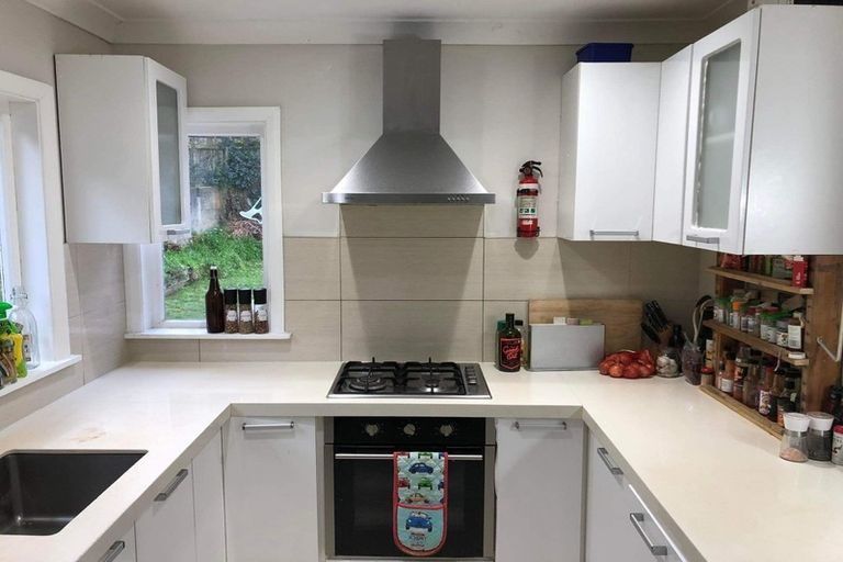 Photo of property in 52 Chamberlain Road, Karori, Wellington, 6012