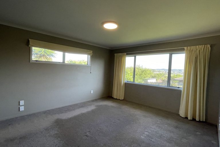 Photo of property in 14 Springtide Place, Red Beach, 0932