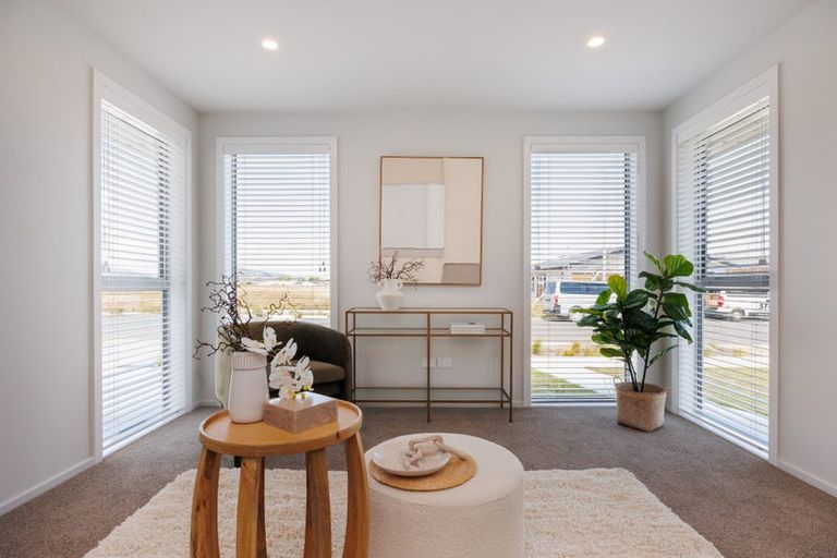 Photo of property in 68 Atlantic Drive, Fitzherbert, Palmerston North, 4410