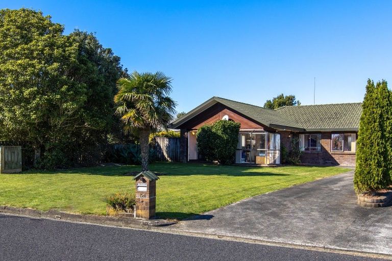 Photo of property in 19a Litchfield Place, Clarks Beach, 2122