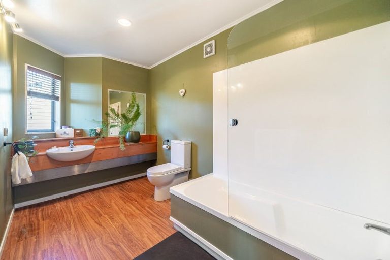 Photo of property in 12 The Anchorage, Whitby, Porirua, 5024