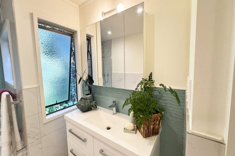 Photo of property in 11 Fitzpatrick Place, Chatswood, Auckland, 0626