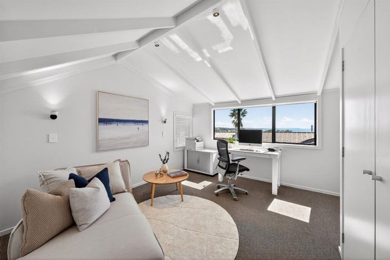 Photo of property in 2/10 Sylvan Park Avenue, Milford, Auckland, 0620