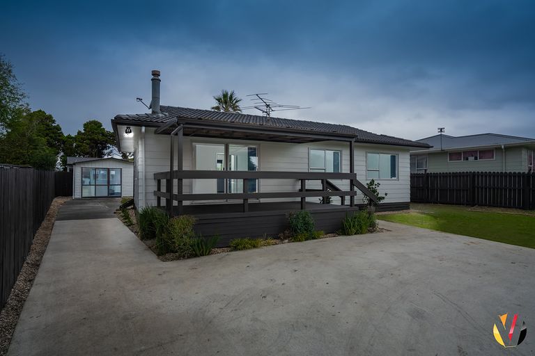 Photo of property in 6 Stoll Place, Clendon Park, Auckland, 2103