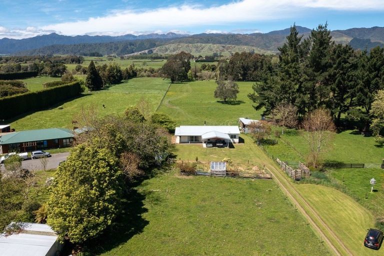 Photo of property in 501 Arapaepae Road, Ohau, Levin, 5570