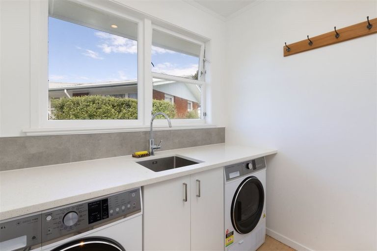 Photo of property in 4b Lynwood Place, Brookfield, Tauranga, 3110