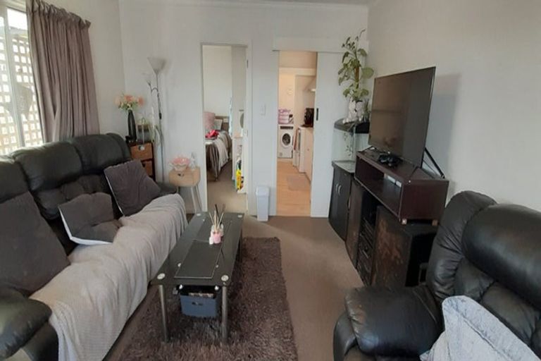 Photo of property in 2/245 Marine Parade, New Brighton, Christchurch, 8061