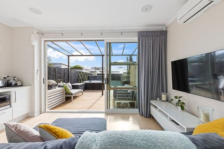 Photo of property in 10 Touhou Road, Hobsonville, Auckland, 0616