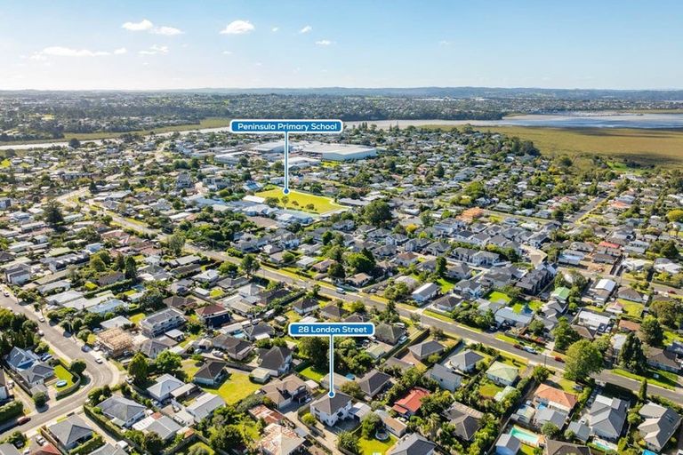 Photo of property in 28 London Street, Te Atatu Peninsula, Auckland, 0610