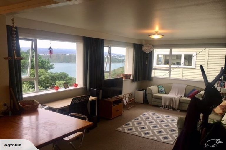 Photo of property in Grafon Court Flats, 2/53 Grafton Road, Roseneath, Wellington, 6011