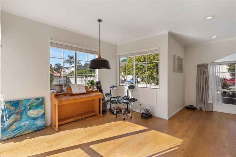 Photo of property in 13 Westminster Gardens, Unsworth Heights, Auckland, 0632