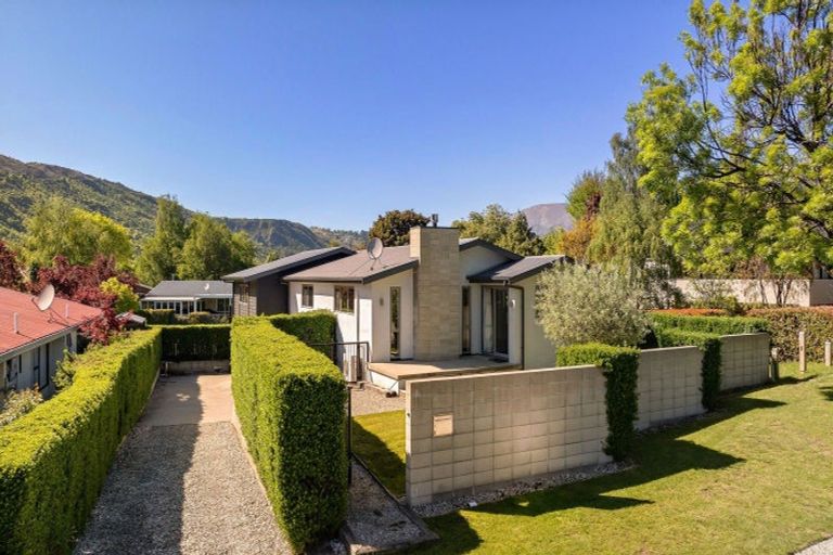 Photo of property in 8 Bracken Street, Arrowtown, 9302