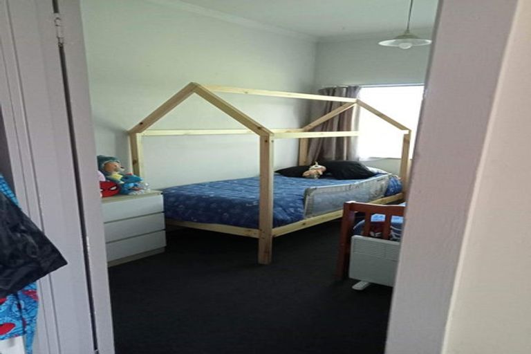 Photo of property in 5 Domett Street, Waitara, 4320