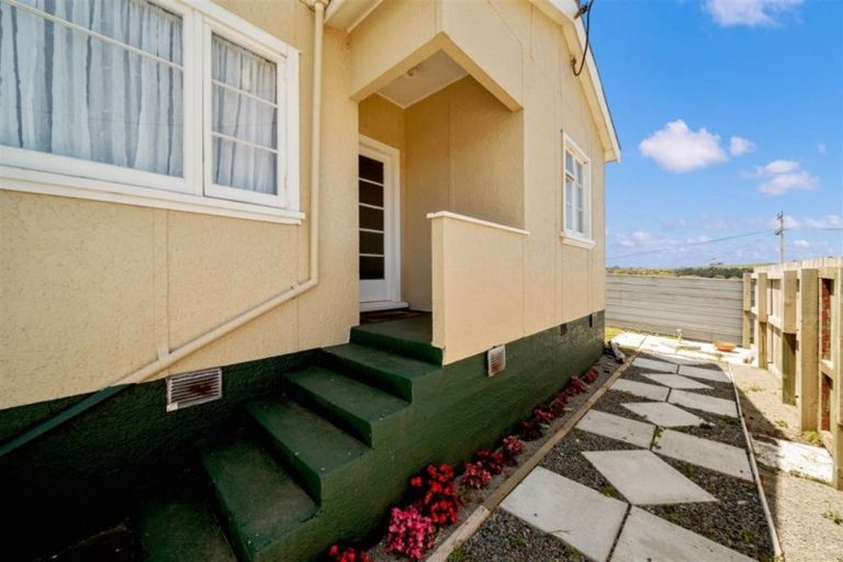 Photo of property in 10 Leicester Street, Patea, 4520