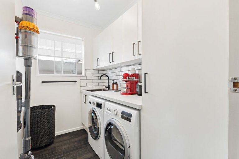 Photo of property in 16 Lockhart Avenue, Milson, Palmerston North, 4414