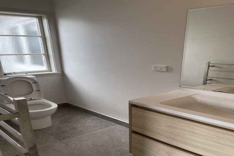 Photo of property in 7 Thornton Road, Milford, Auckland, 0620