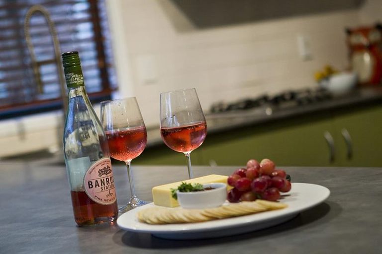 Photo of property in 90e Atkinson Road, Titirangi, Auckland, 0604