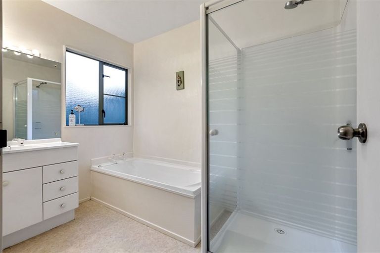 Photo of property in 2/84 Carlisle Road, Browns Bay, Auckland, 0632