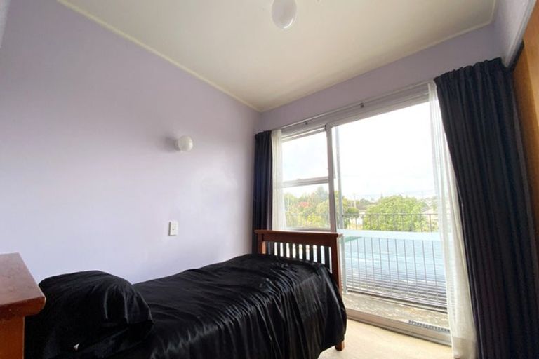 Photo of property in 28 Awaroa Road, Sunnyvale, Auckland, 0612