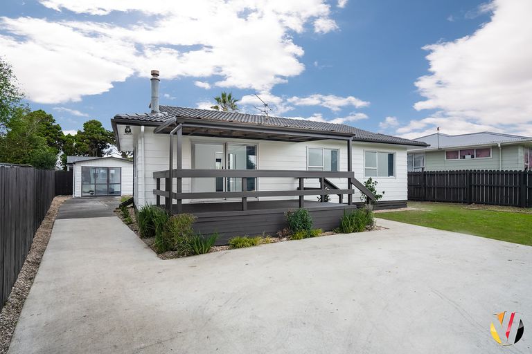 Photo of property in 6 Stoll Place, Clendon Park, Auckland, 2103