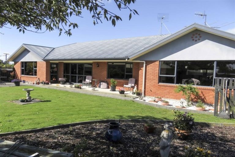 Photo of property in 14 Kirkoswald Street, Wallacetown, 9816