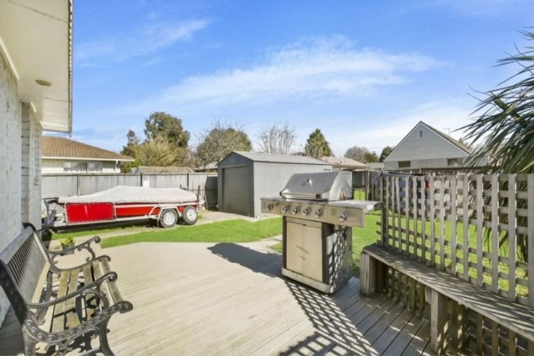Photo of property in 355 Main North Road, Redwood, Christchurch, 8051