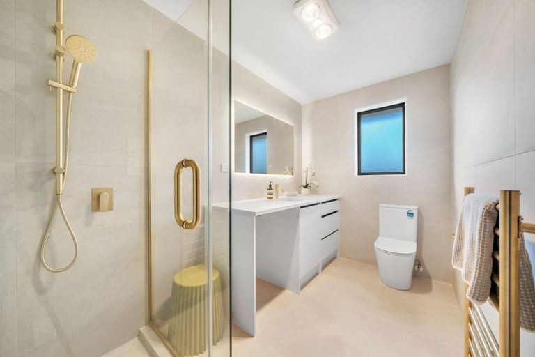 Photo of property in 100 Greenhithe Road, Greenhithe, Auckland, 0632