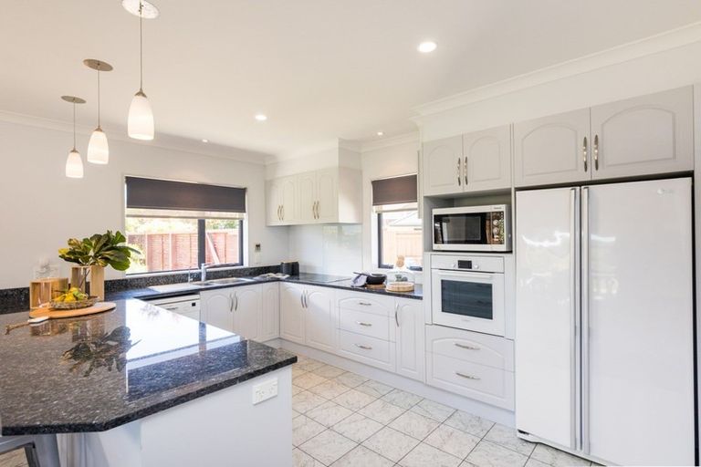 Photo of property in 30 Grand Oaks Drive, Awapuni, Palmerston North, 4412