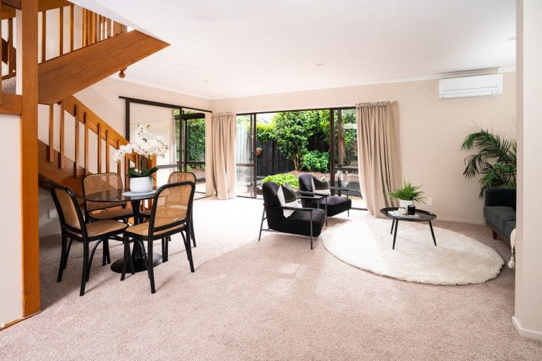 Photo of property in 2/136 Karori Road, Karori, Wellington, 6012