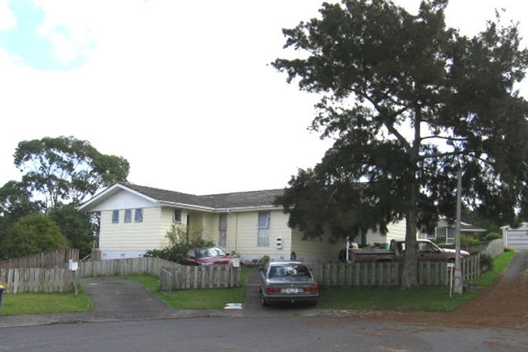 Photo of property in 15 Vallance Place, Massey, Auckland, 0614