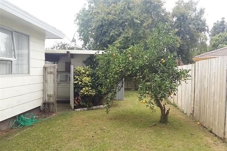 Photo of property in 2/11 Sharivari Place, Conifer Grove, Takanini, 2112