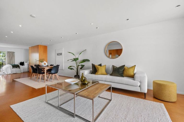 Photo of property in 2/21 Clifton Road, Hauraki, Auckland, 0622