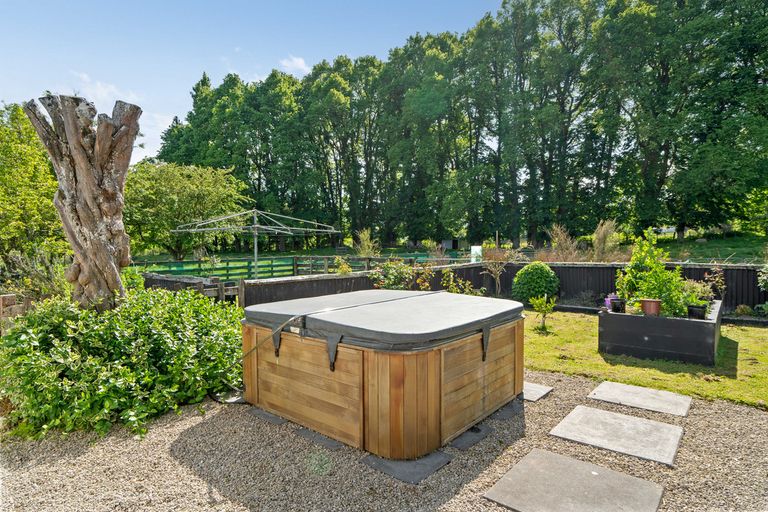 Photo of property in 1033 Masterton Castlepoint Road, Tauweru, Masterton, 5889